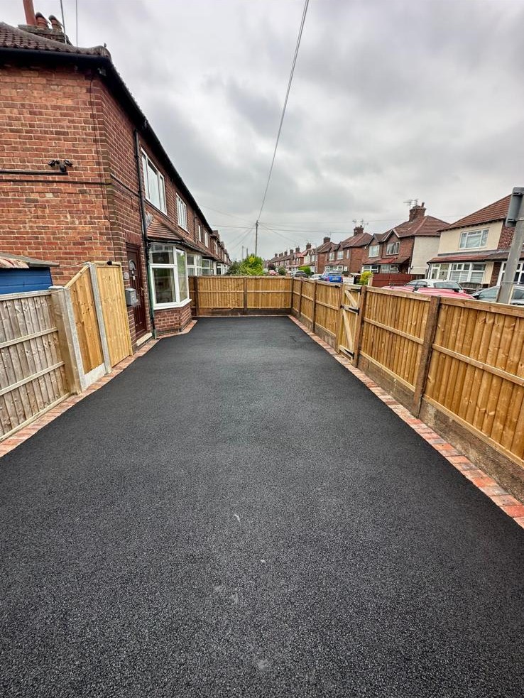 Fencing work completed by Redwood Drives and Landscaping